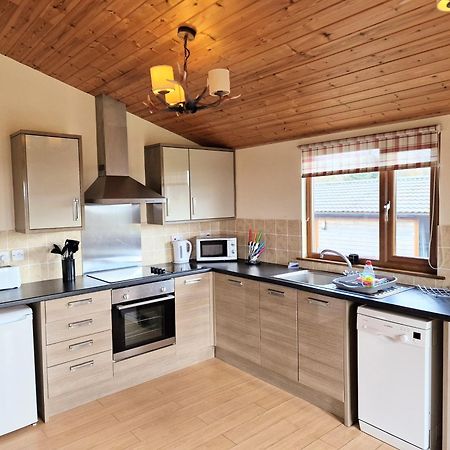 Lomond 5 With Private Hot Tub - Fife - Loch Leven - Lomond Hills - Pet Friendly Villa Kelty Buitenkant foto