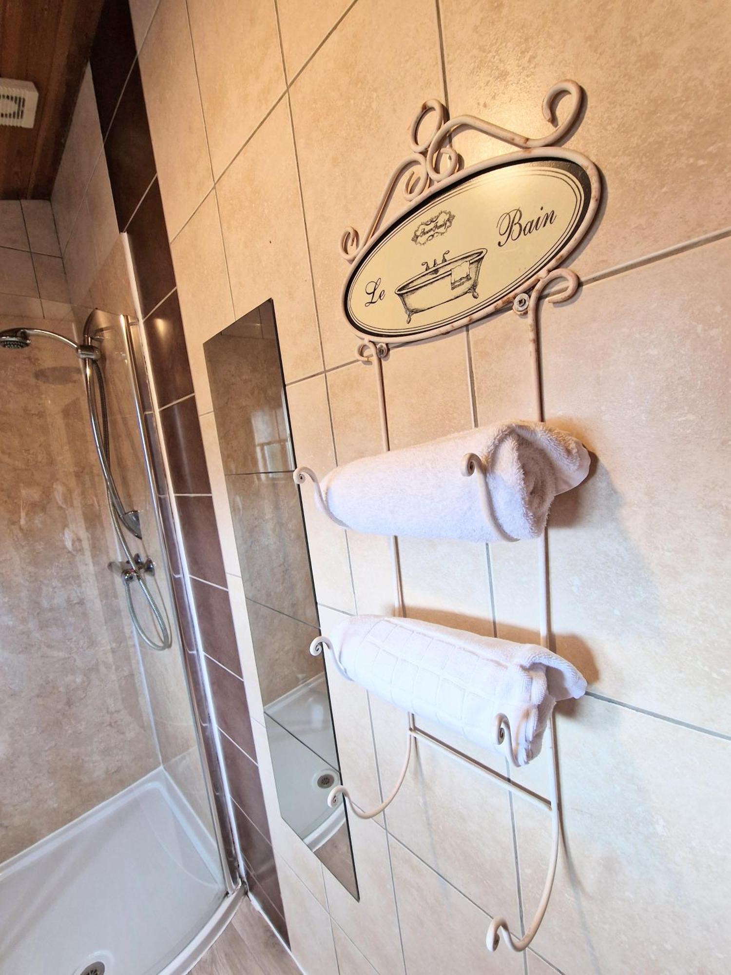 Lomond 5 With Private Hot Tub - Fife - Loch Leven - Lomond Hills - Pet Friendly Villa Kelty Buitenkant foto