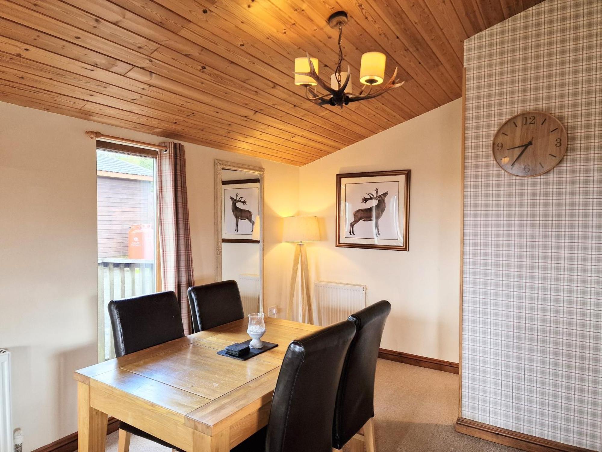 Lomond 5 With Private Hot Tub - Fife - Loch Leven - Lomond Hills - Pet Friendly Villa Kelty Buitenkant foto