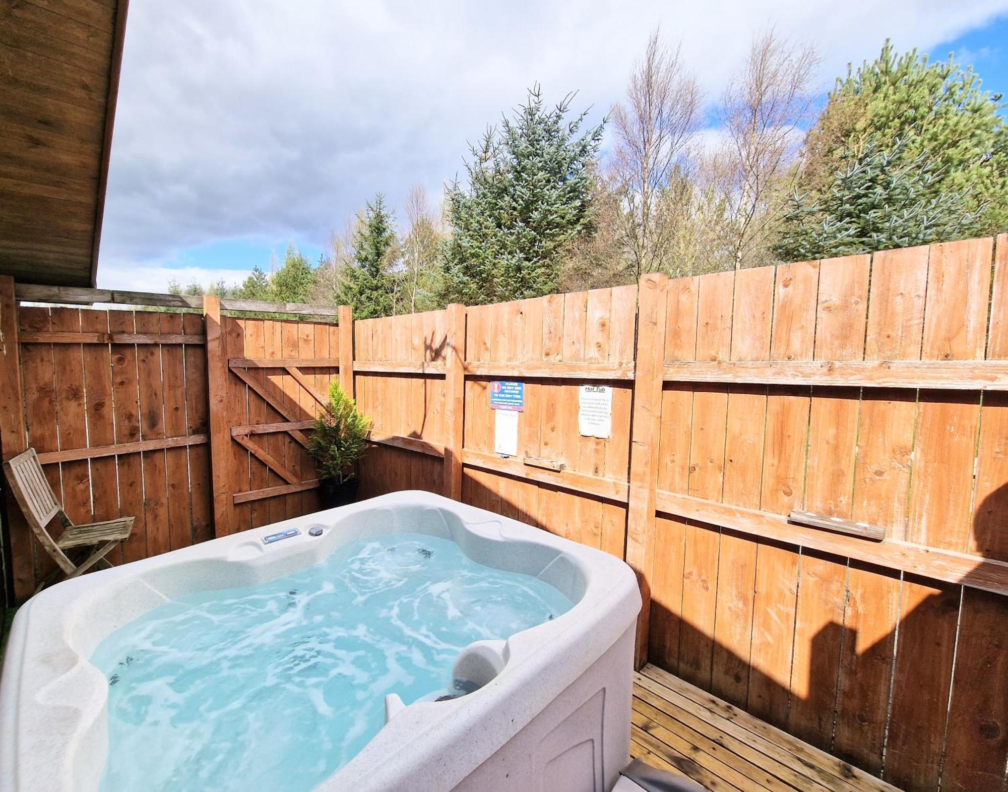 Lomond 5 With Private Hot Tub - Fife - Loch Leven - Lomond Hills - Pet Friendly Villa Kelty Buitenkant foto